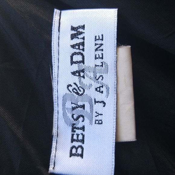 BETSY & ADAM BLACK CREPE  SPAGHETTI STRAP GOWN - Picture 7 of 9